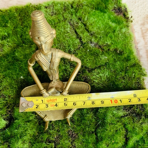 Dhokra brass color sitting lady musician tribal drummer figure table accent - Picture 14 of 15